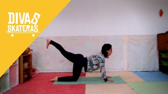 Kali Ananda faz videos para fazer yoga